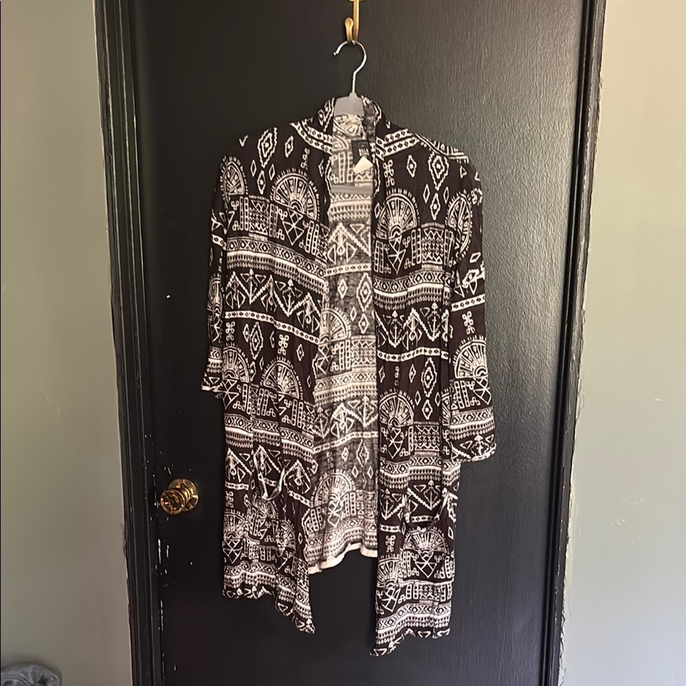 Women’s Billabong Boho Kimono with pockets.